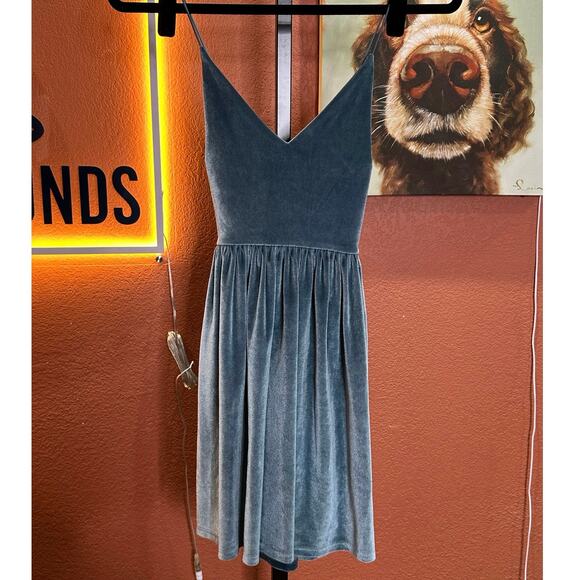 Forever 21 Velvet Mini Dress - Picture 3 of 5